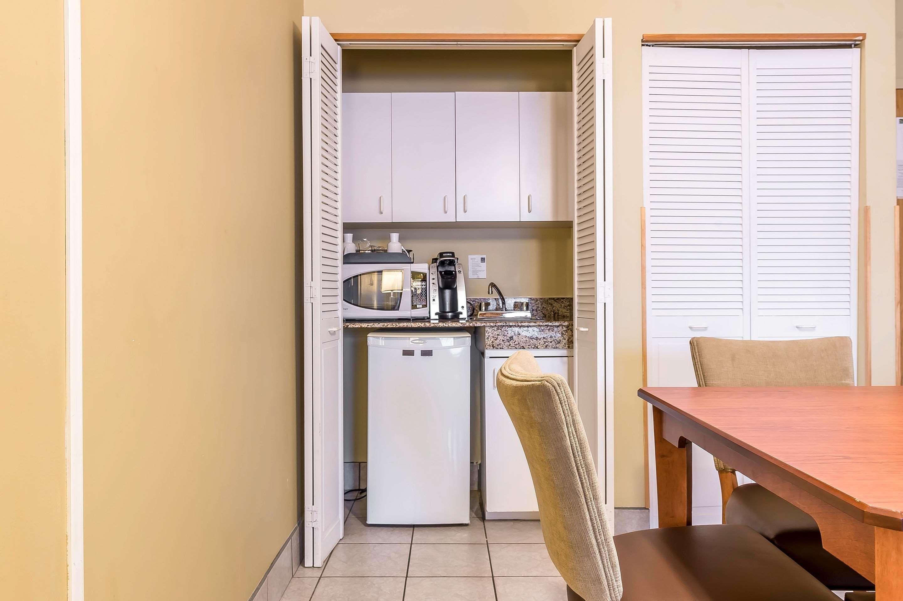 Quality Inn & Suites Hawkesbury Buitenkant foto