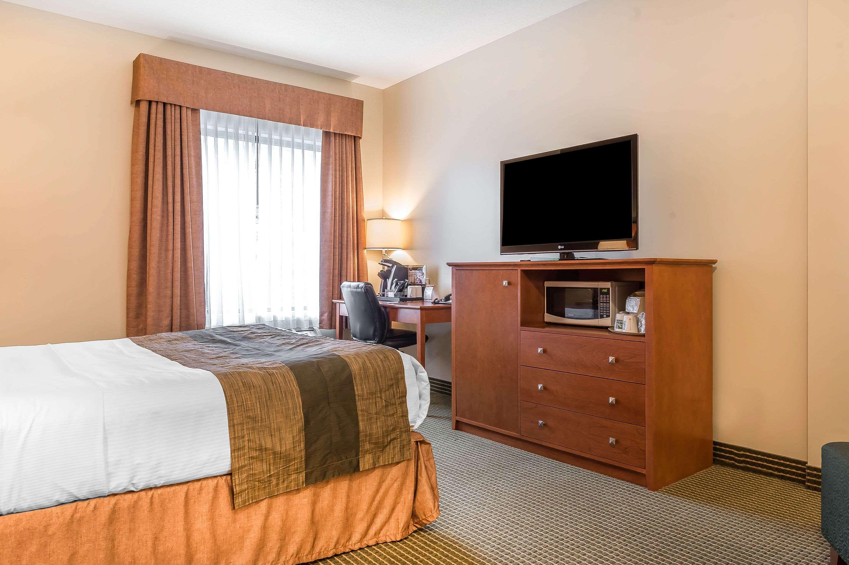 Quality Inn & Suites Hawkesbury Buitenkant foto