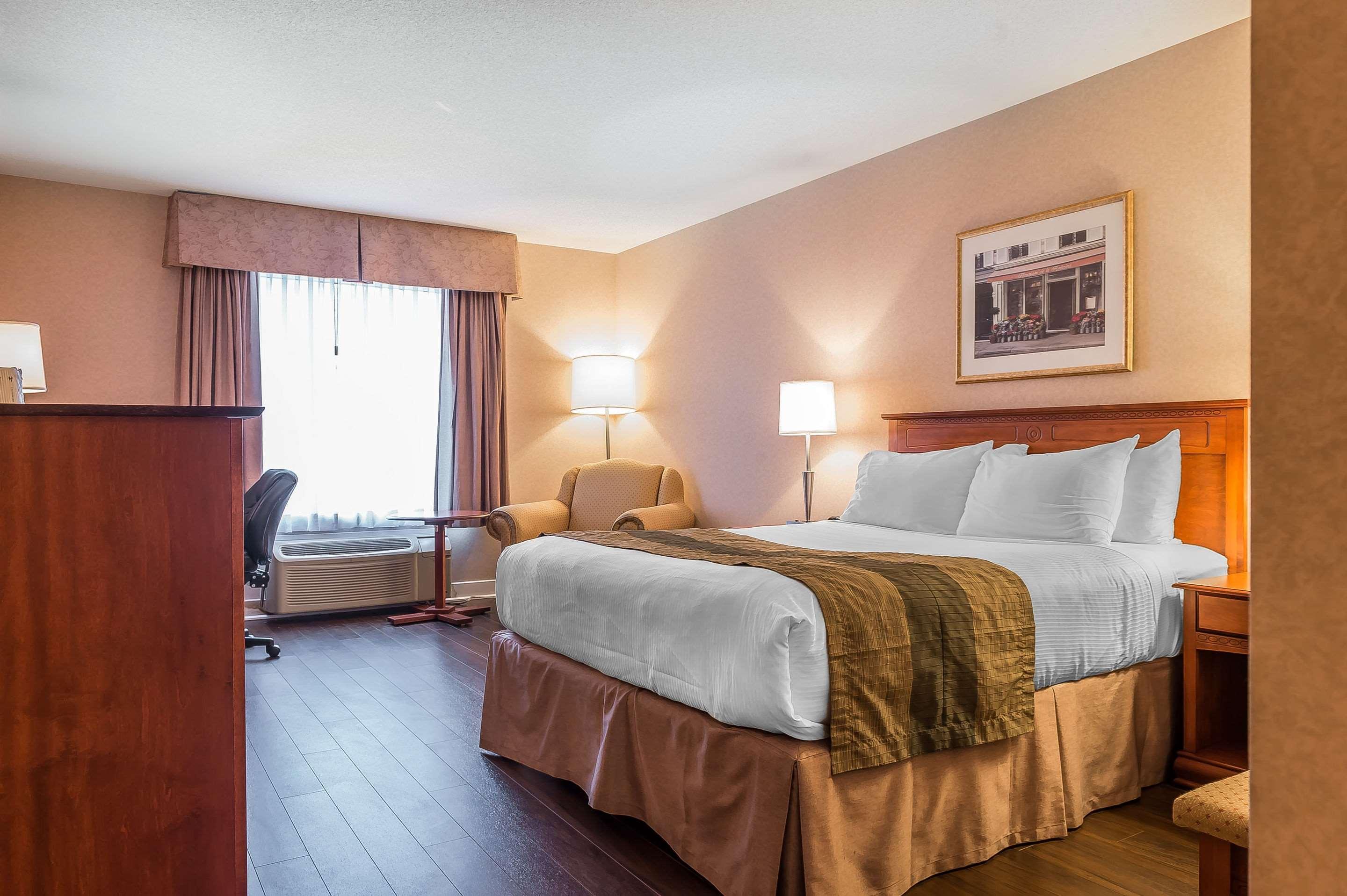 Quality Inn & Suites Hawkesbury Buitenkant foto