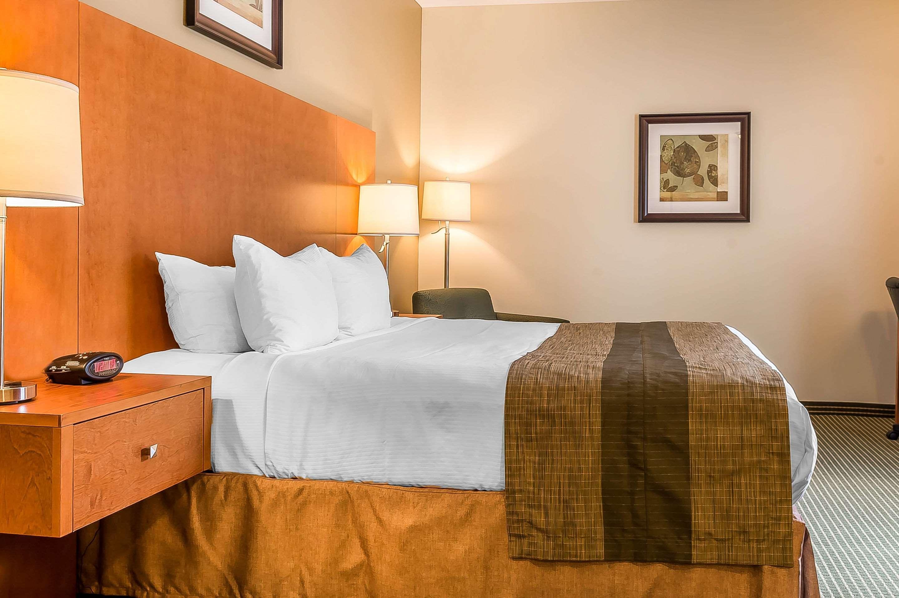 Quality Inn & Suites Hawkesbury Buitenkant foto