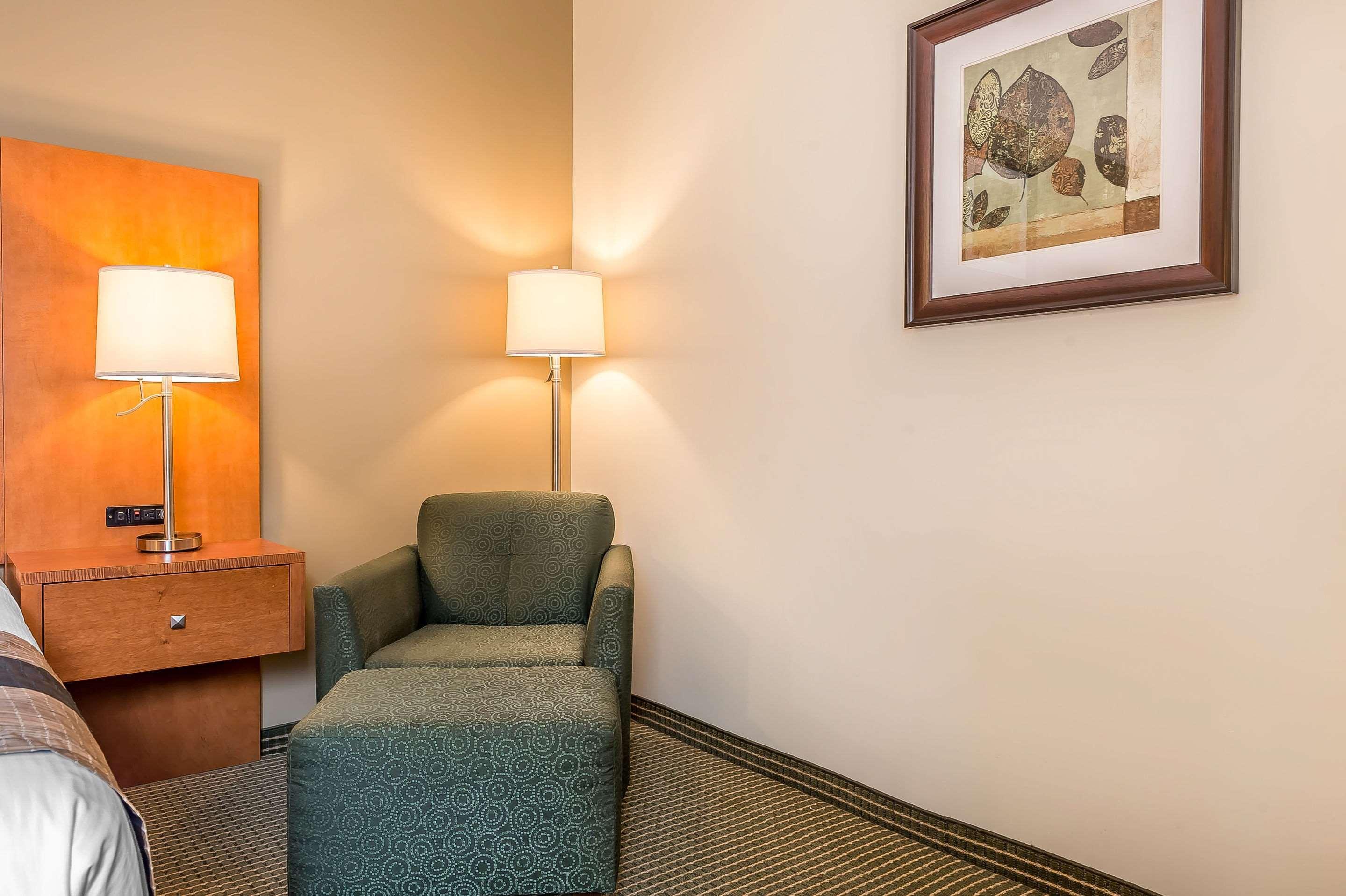 Quality Inn & Suites Hawkesbury Buitenkant foto