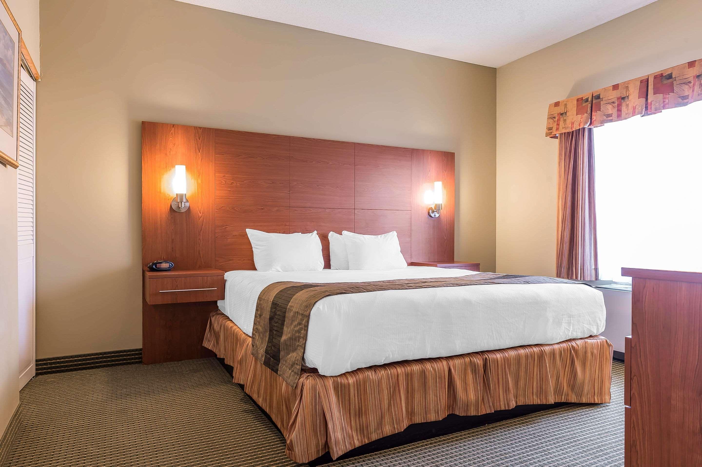 Quality Inn & Suites Hawkesbury Buitenkant foto