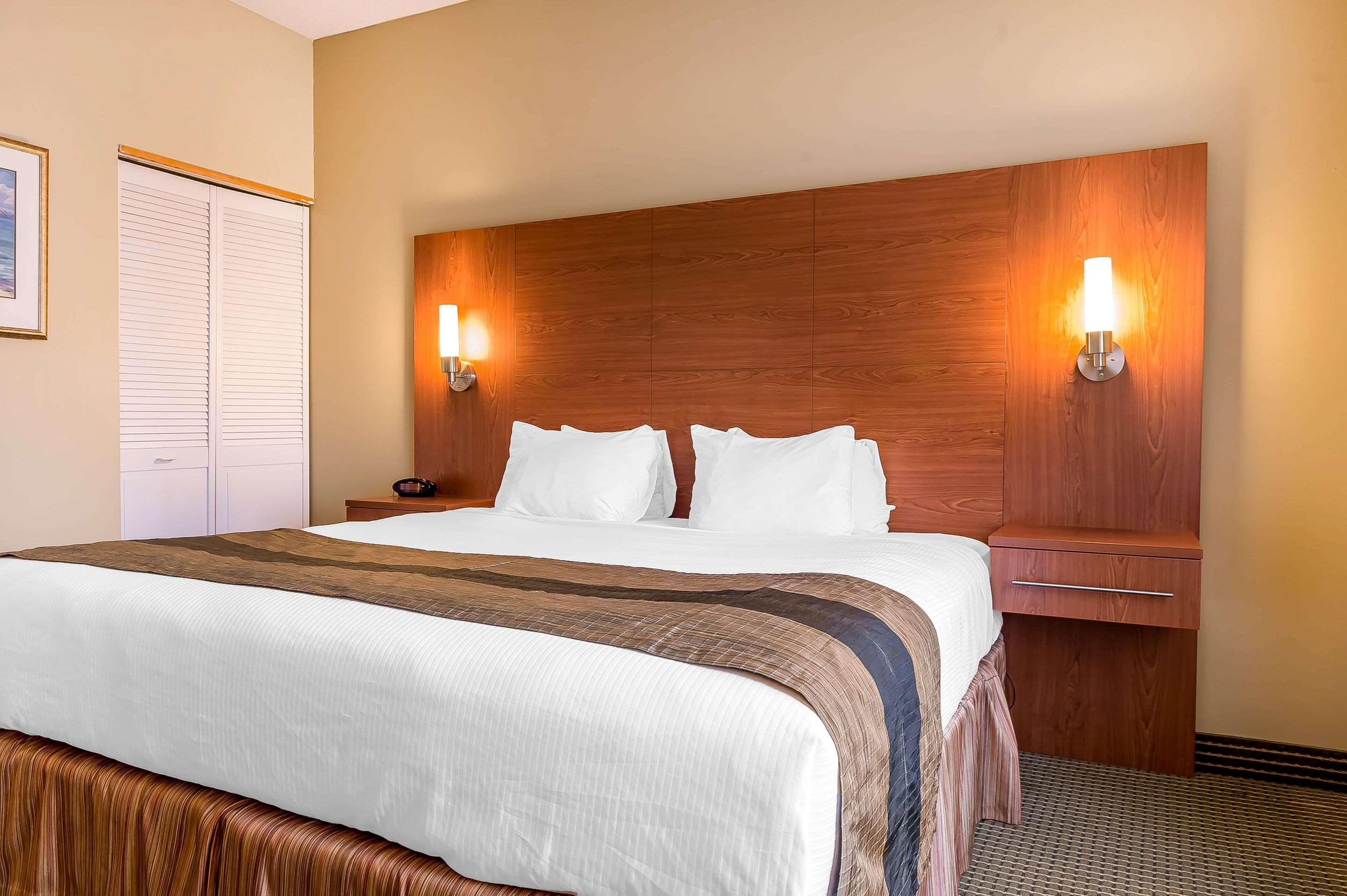 Quality Inn & Suites Hawkesbury Buitenkant foto