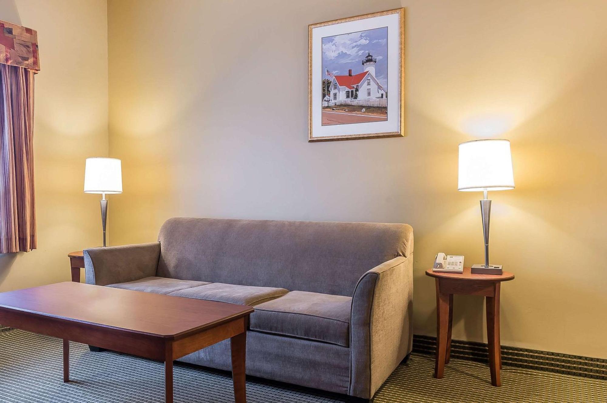 Quality Inn & Suites Hawkesbury Buitenkant foto