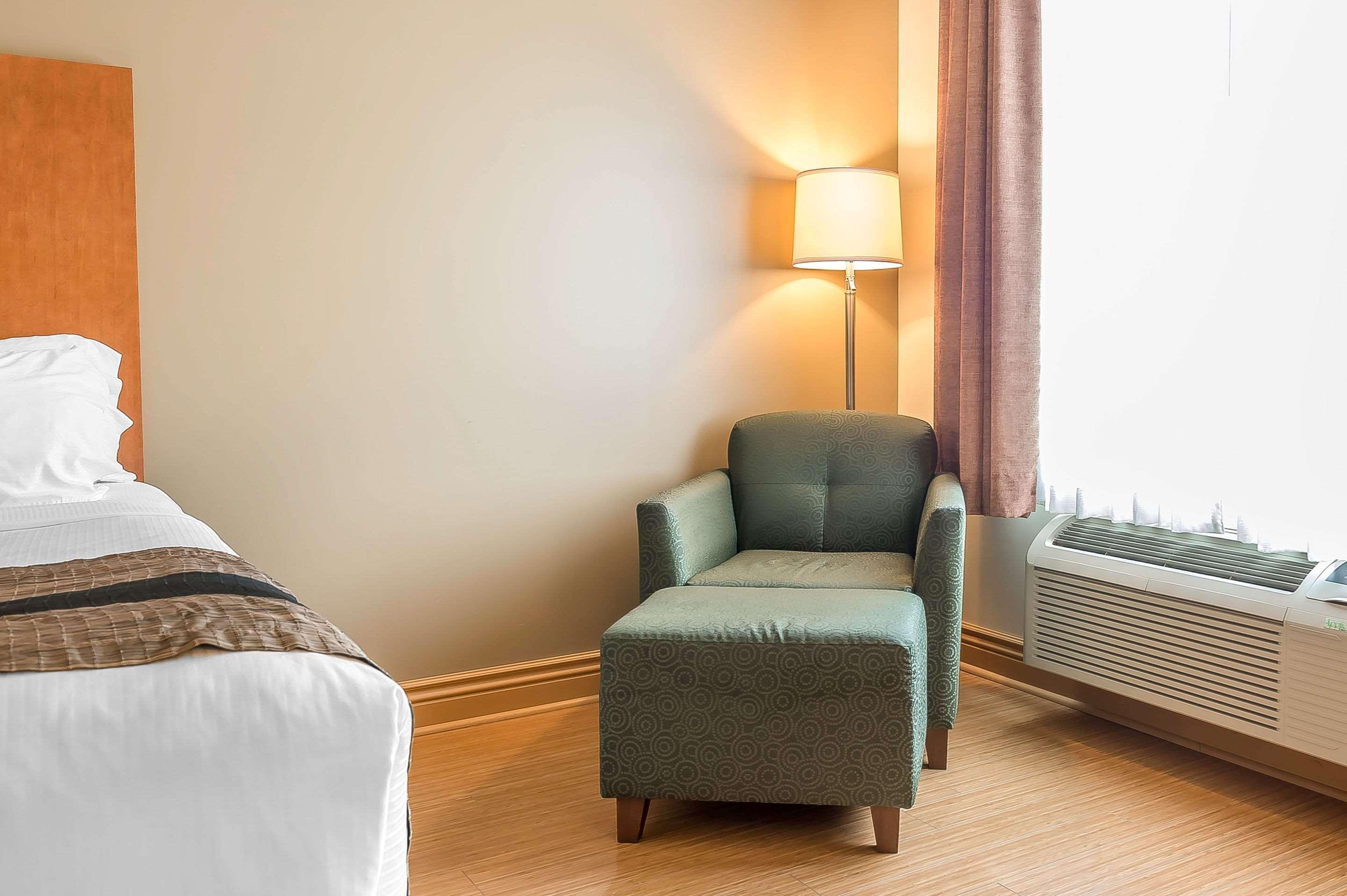 Quality Inn & Suites Hawkesbury Buitenkant foto