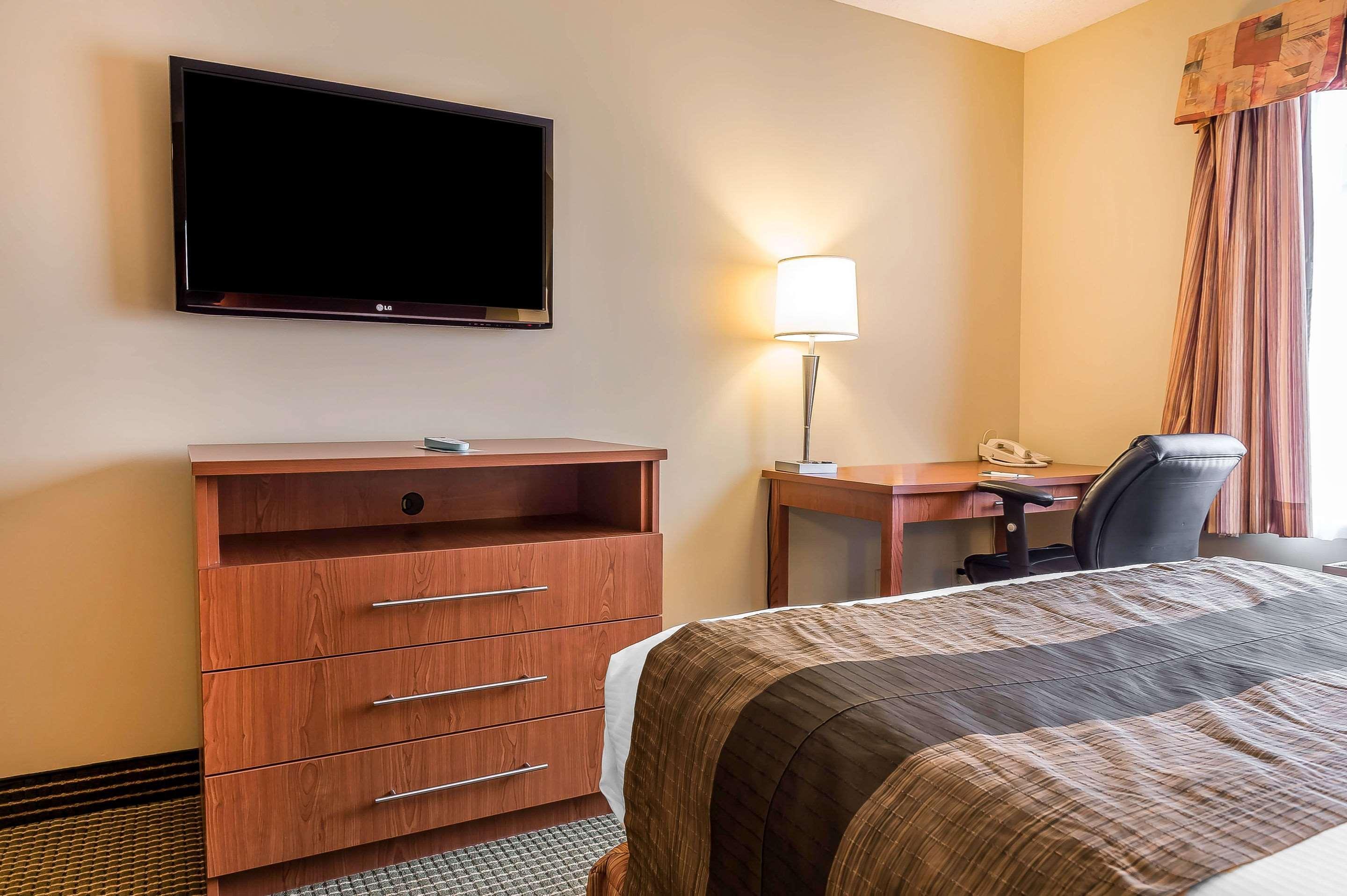 Quality Inn & Suites Hawkesbury Buitenkant foto