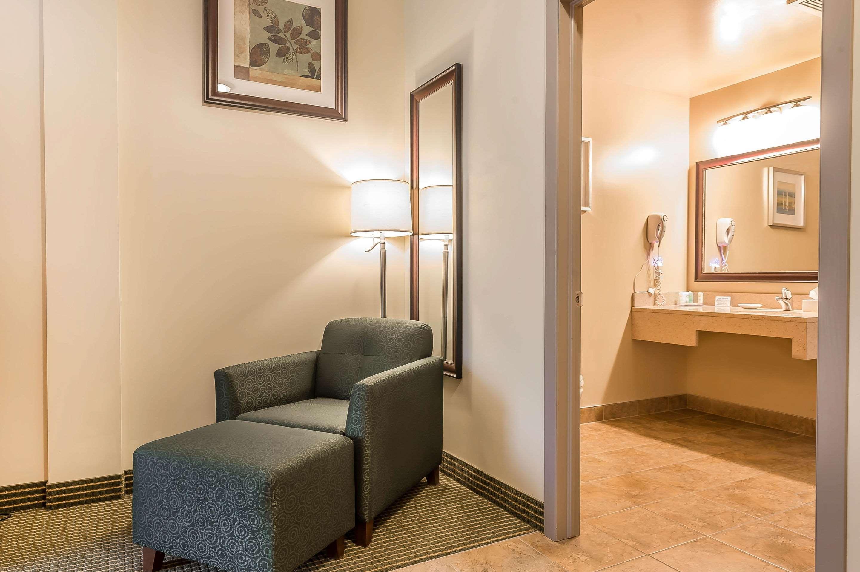 Quality Inn & Suites Hawkesbury Buitenkant foto