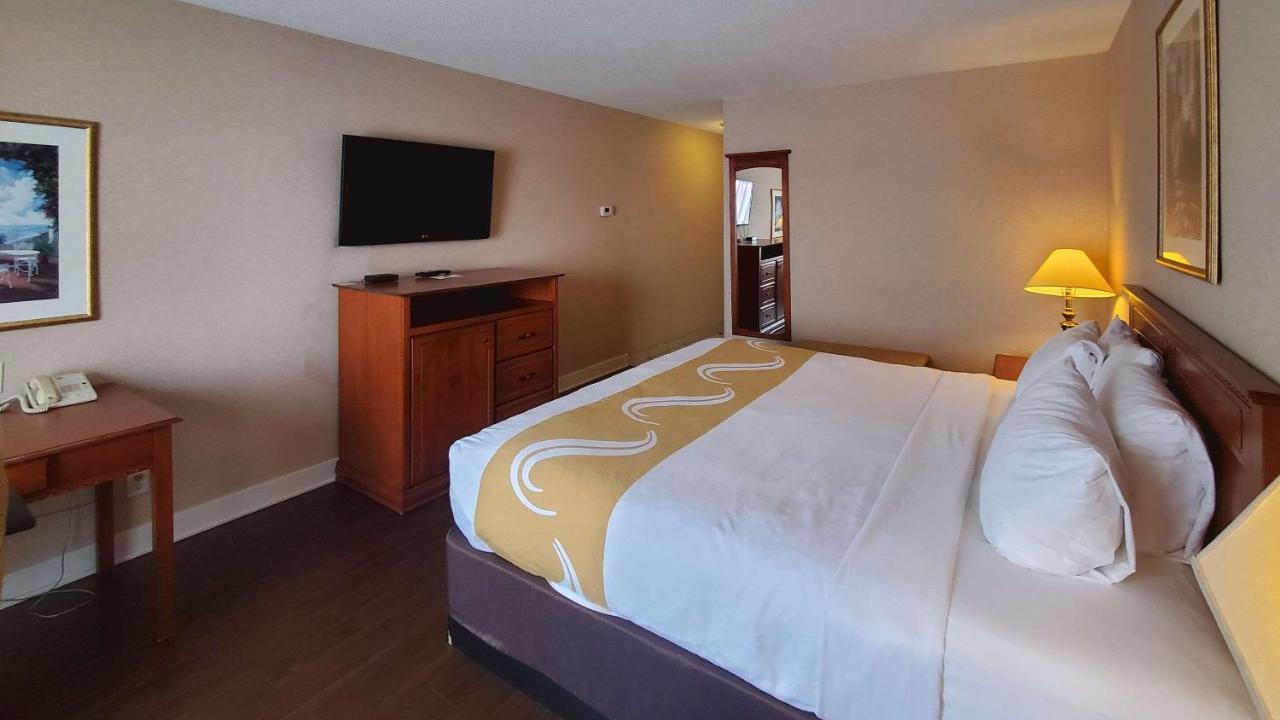 Quality Inn & Suites Hawkesbury Buitenkant foto