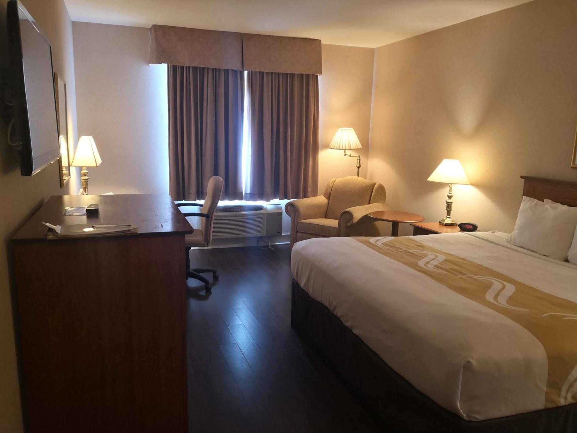 Quality Inn & Suites Hawkesbury Buitenkant foto