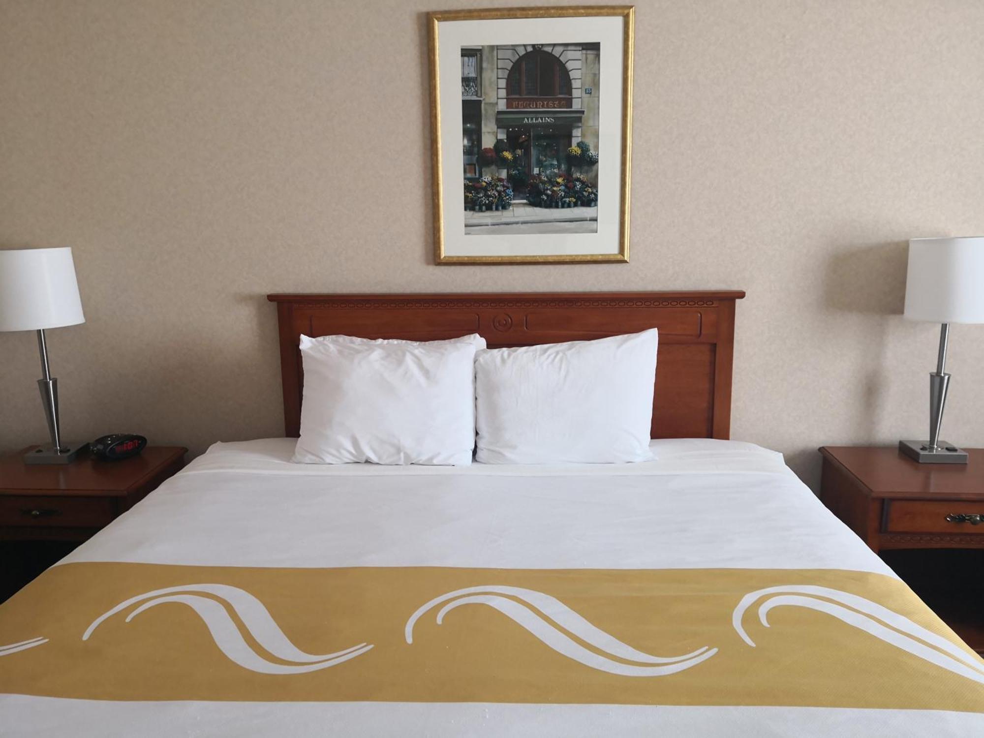 Quality Inn & Suites Hawkesbury Buitenkant foto