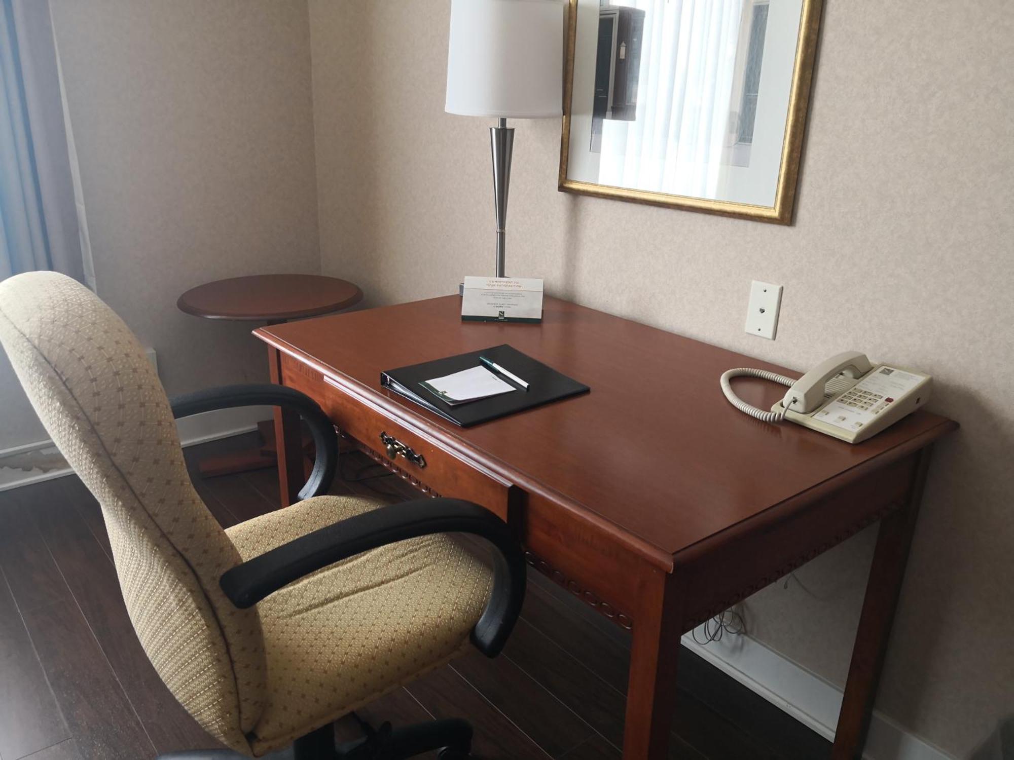 Quality Inn & Suites Hawkesbury Buitenkant foto