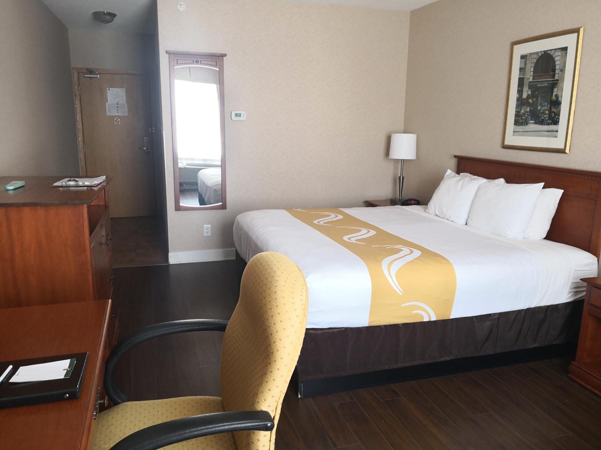 Quality Inn & Suites Hawkesbury Buitenkant foto