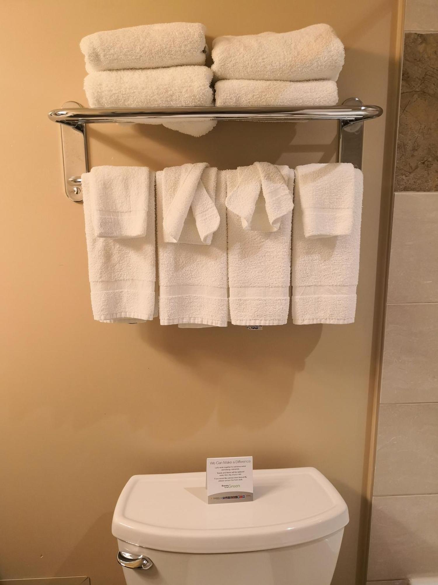 Quality Inn & Suites Hawkesbury Buitenkant foto