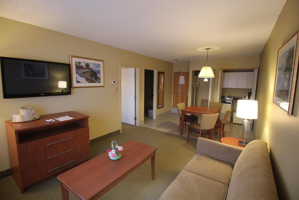 Quality Inn & Suites Hawkesbury Buitenkant foto