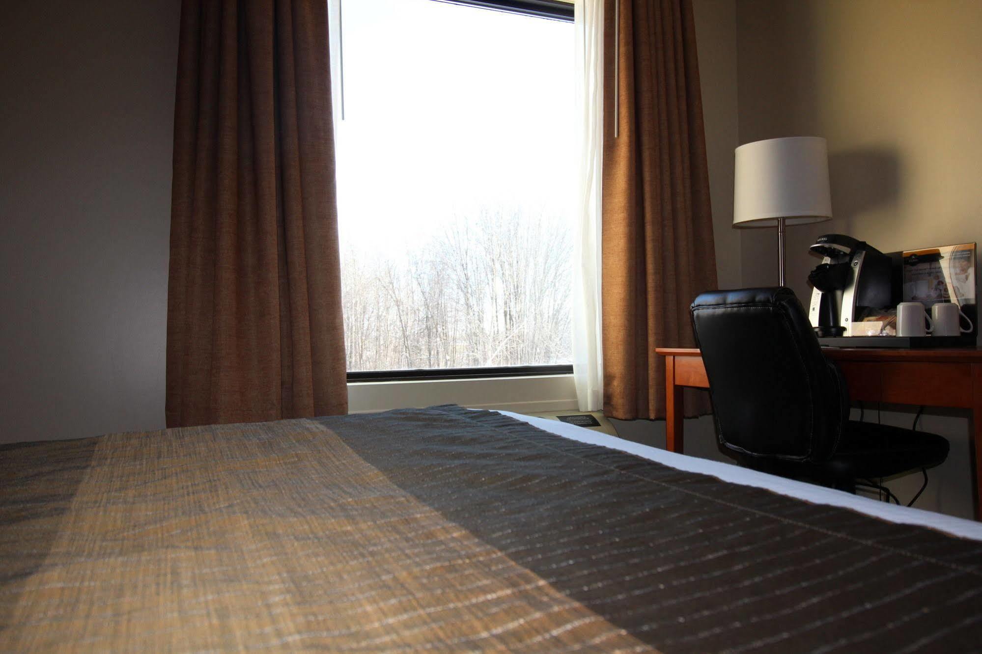 Quality Inn & Suites Hawkesbury Buitenkant foto
