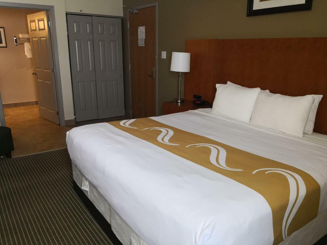 Quality Inn & Suites Hawkesbury Buitenkant foto